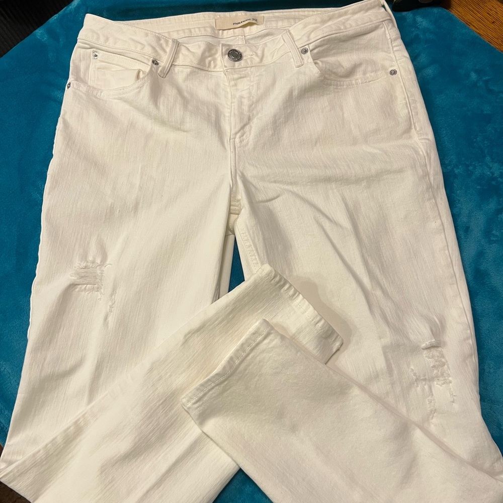 Maurice’s Women's White Distressed Jeans.size 14.